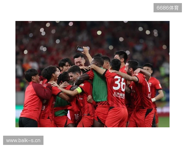 三连冠!上海海港加冕2025赛季中超冠军,摘下队史中超第四星 三连冠!上海海港加冕2025赛季中超冠军,摘下队史中超第四星